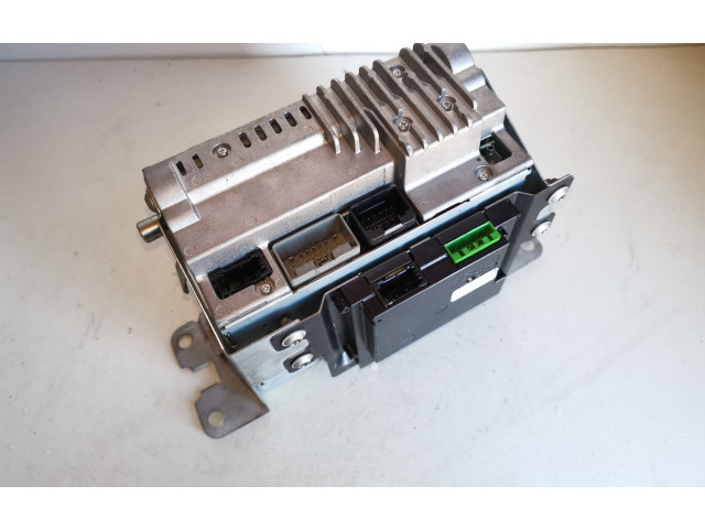 Радио/ проигрыватель CD/DVD / навигация