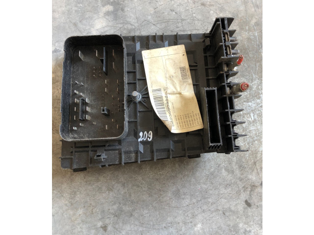 Блок предохранителей 1K0937801B Volkswagen Touran I