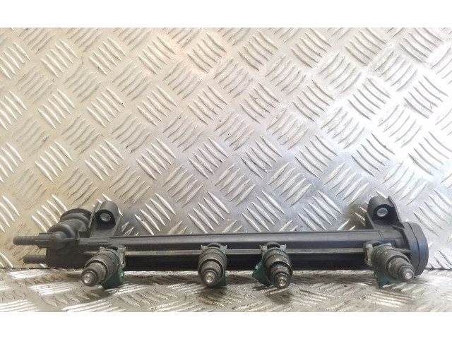 Топливная рампа 06A133317A   Volkswagen Golf IV  