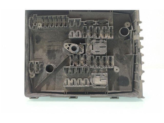 Блок предохранителей 1K0937125A   Volkswagen Caddy    