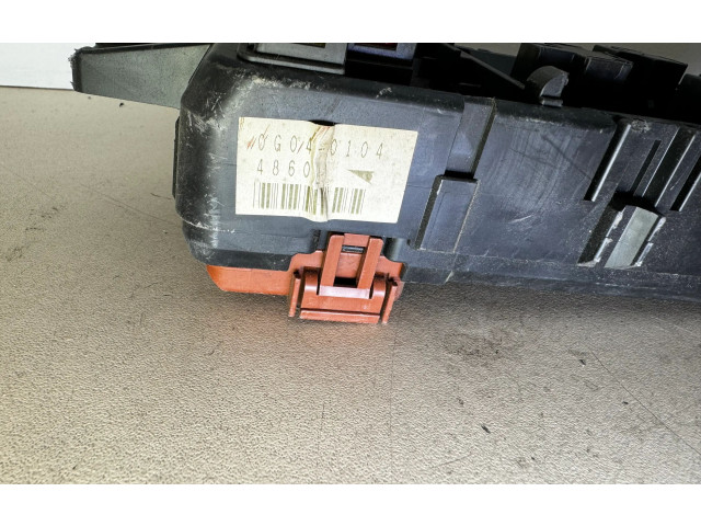 Блок предохранителей MB953355, 0G040104   Mitsubishi Carisma    