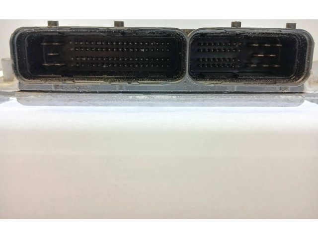 Блок управления двигателя 0281011062, P56044220AD   Jeep Cherokee