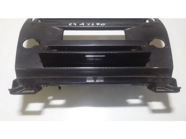 Другая деталь салона