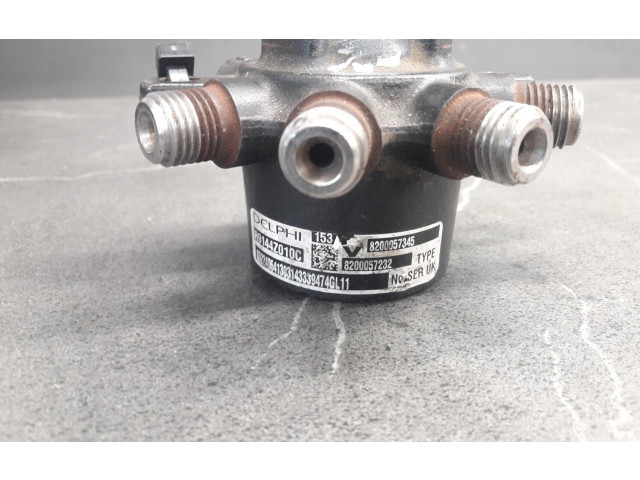 Топливная рампа 8200057345   Renault Clio II  