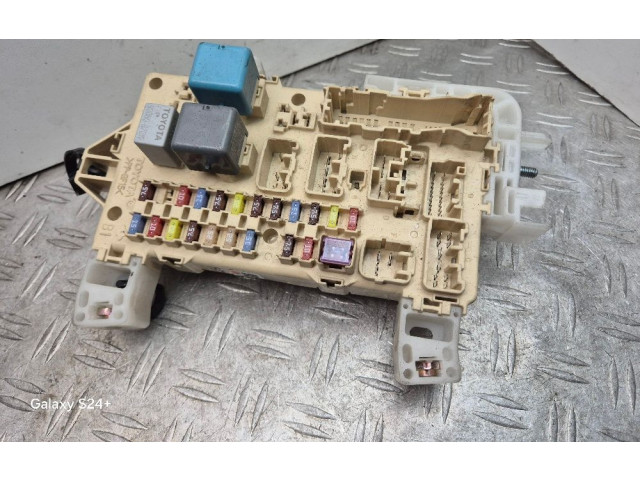 Блок предохранителей 892210F010 Toyota Corolla Verso AR10