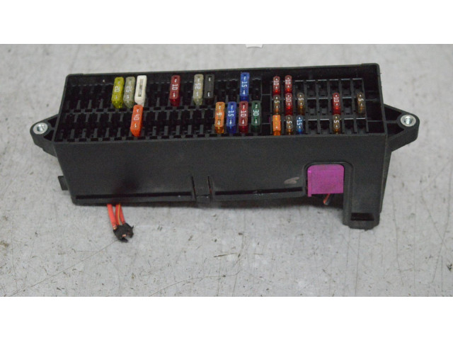 Блок предохранителей    Volkswagen Caddy    