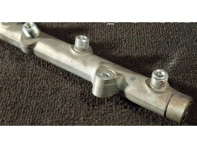 Топливная рампа 005808, 010725 Rover 75