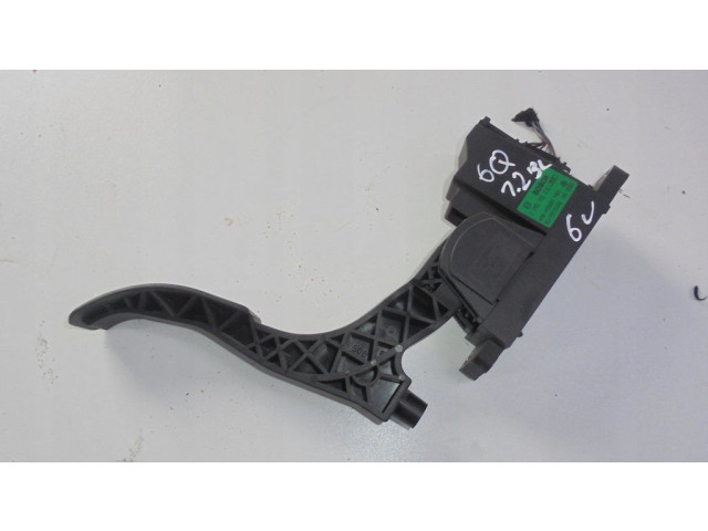 Педаль акселератора