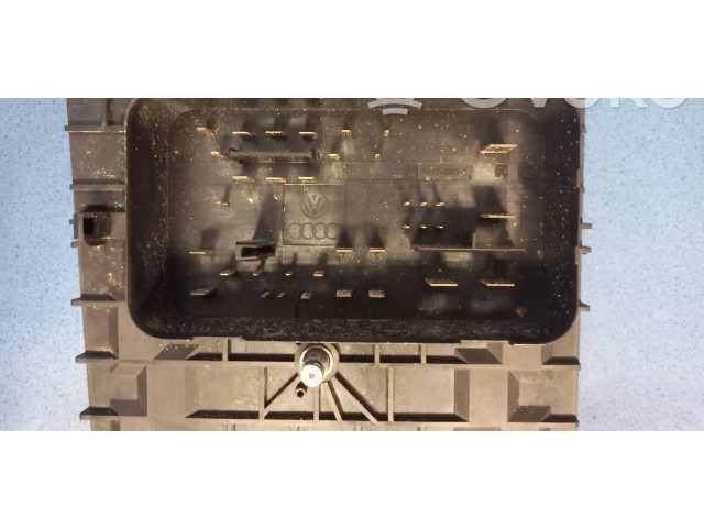Блок предохранителей 1K0937125 Volkswagen Golf Plus