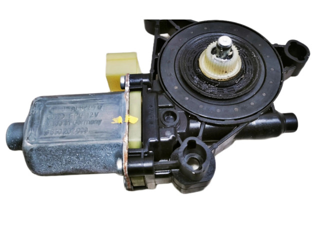 Передний двигатель механизма для подъема окон