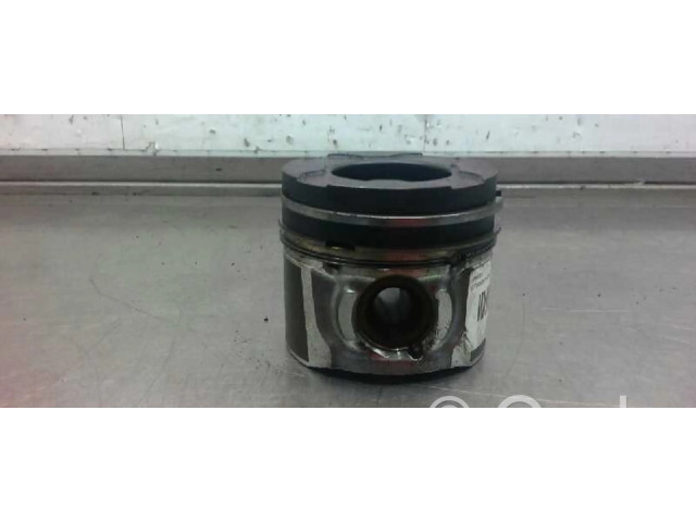 Píst Citroen Xsara pro naftový motor 1.6 9H02
