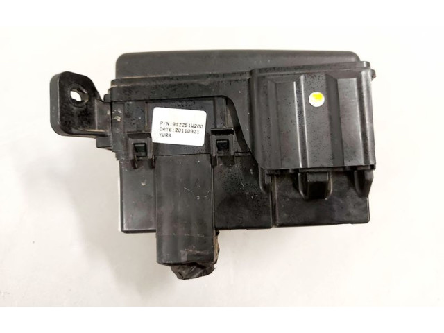 Блок предохранителей   91950-1W330    KIA Rio    