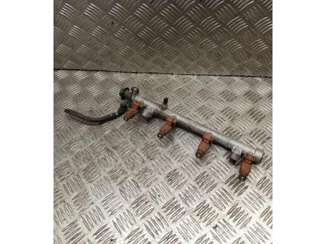 Vstřikovací lišta    KIA Carens I     