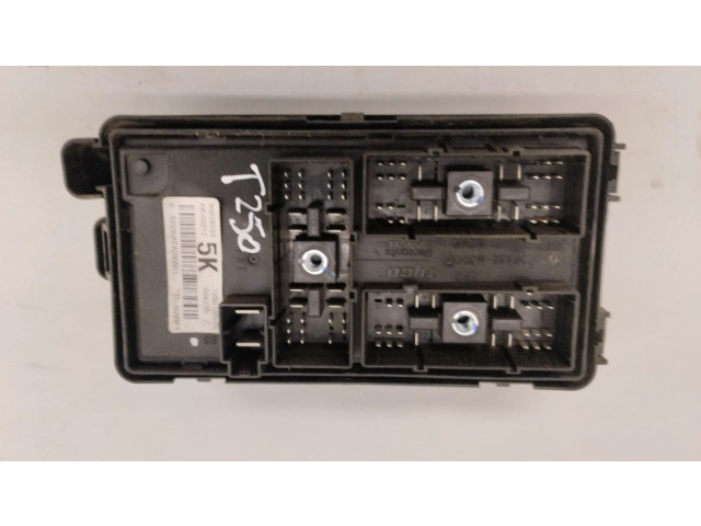 Блок предохранителей 96838233   Chevrolet Aveo    