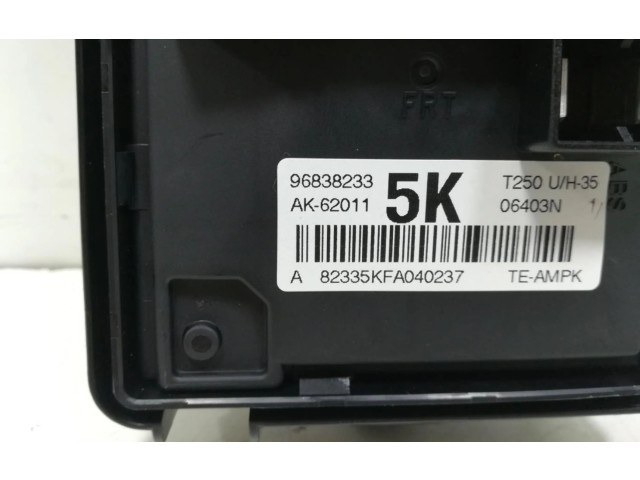 Блок предохранителей 96838233   Chevrolet Chevy Van      