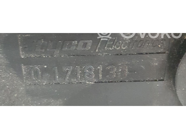   Pojistková skříňka    Volkswagen Tiguan 2008