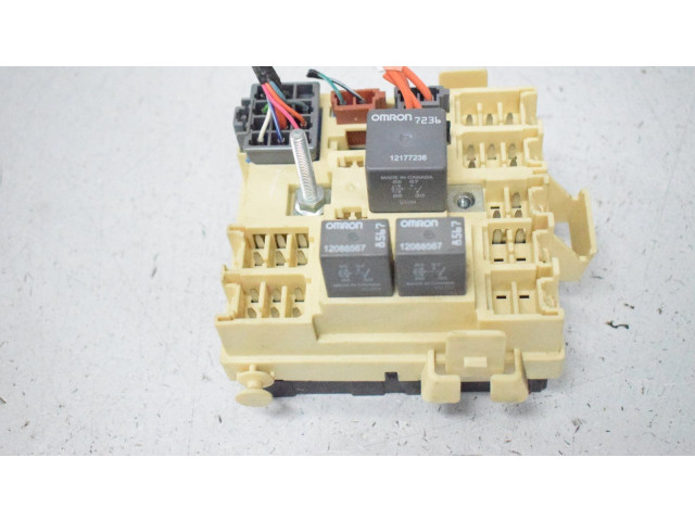   Pojistková skříňka 15770997   Chevrolet Silverado 2001