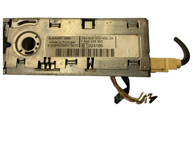 Радио/ проигрыватель CD/DVD / навигация