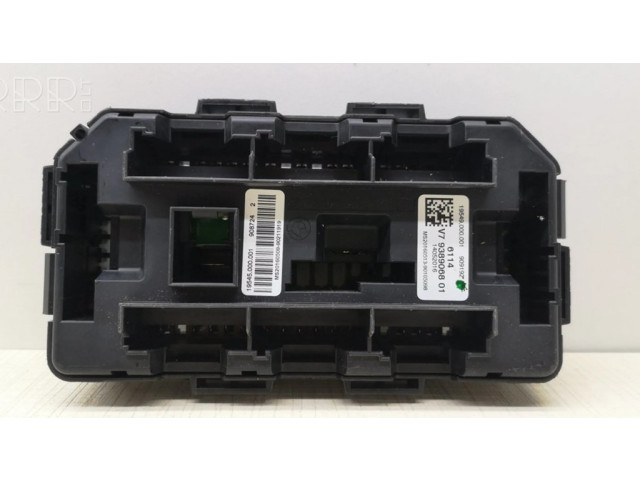 Pojistková skříňka 9389068 BMW 4 F36 Gran coupe 2015