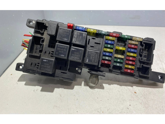 Блок предохранителей  30728008   Volvo V70    
