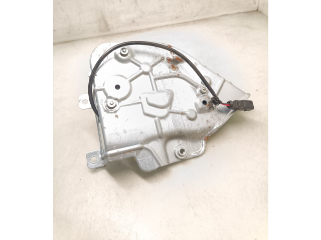 Замок багажника 2K5827201C    Volkswagen Caddy 2011 - 2016 года