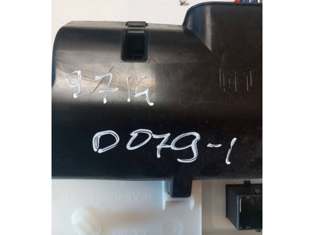 Блок предохранителей 31384933 Volvo S60