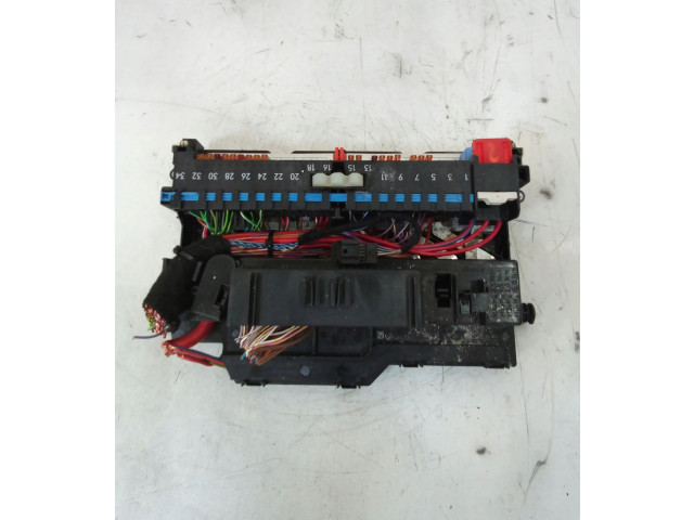 Блок предохранителей  8364542   BMW X3 E83    
