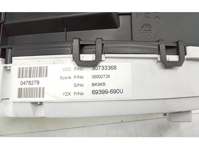 Панель приборов 30733368, 69399690U   Volvo V70       