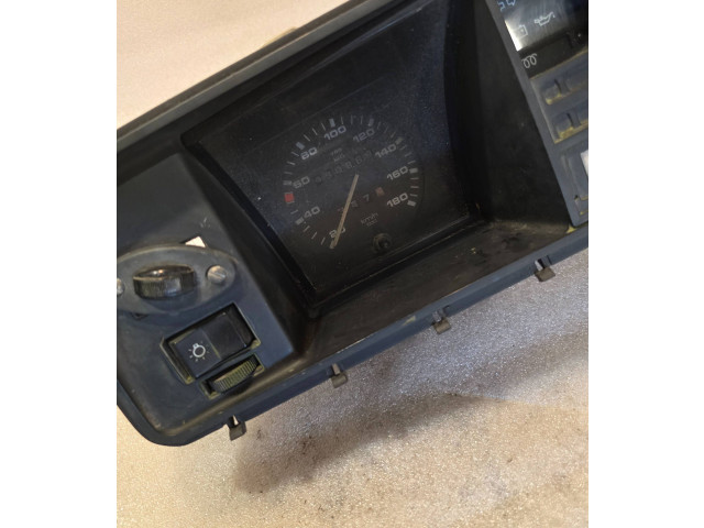 Přístrojová deska Volkswagen Transporter - Caravelle T3 1988 88471313