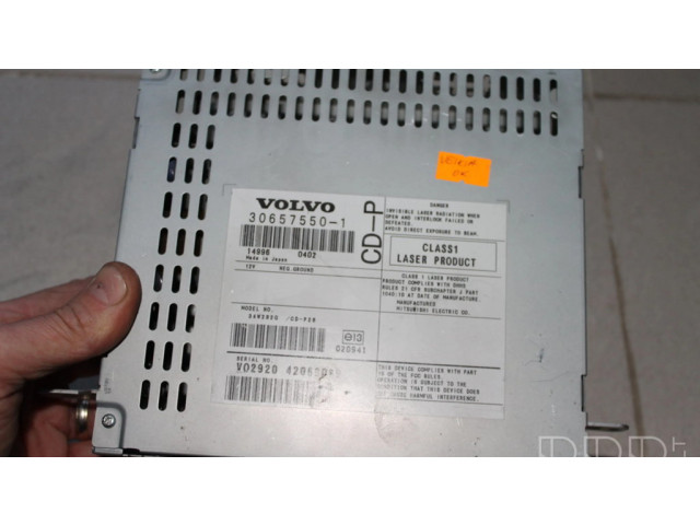 Радио/ проигрыватель CD/DVD / навигация