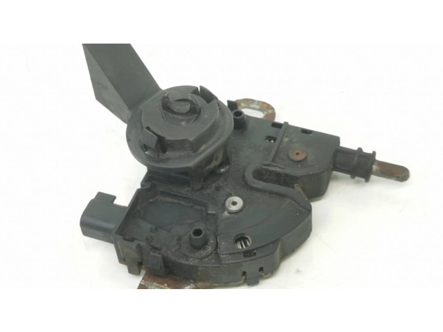 Замок капота двигателя