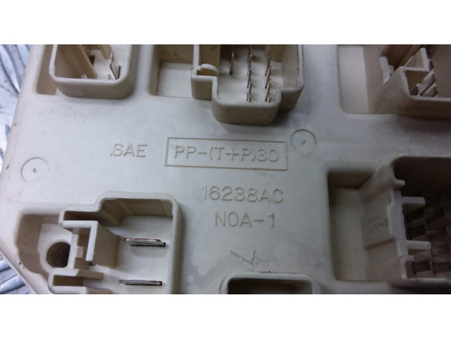 Pojistková skříňka 16238AC Chrysler 300M 2004