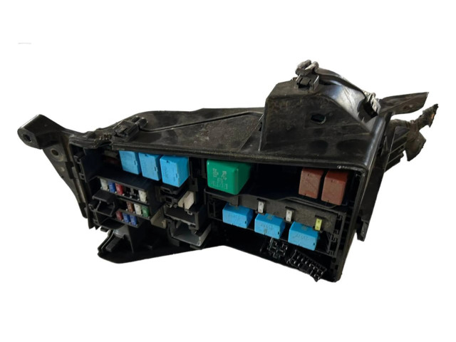 Блок предохранителей 8266253080 Lexus IS 220D-250-350