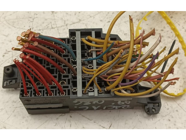 Блок предохранителей 7703297597 Dacia Logan I