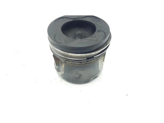 Píst 11257799357 BMW 7 E65 E66 pro naftový motor 3.0