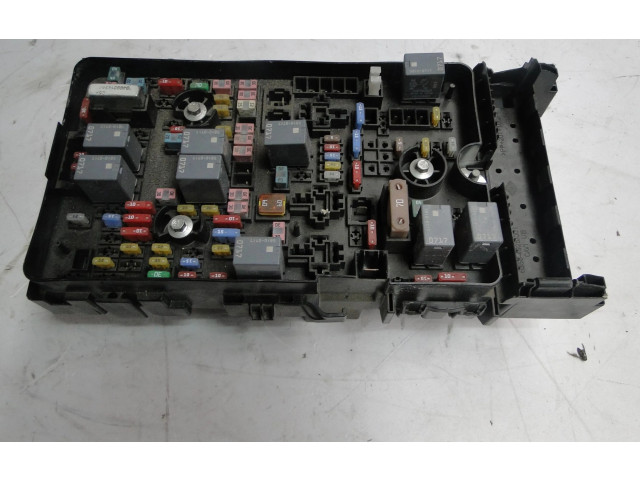 Блок предохранителей 68264525AB Jeep Cherokee