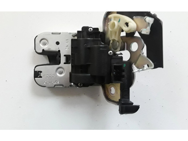 Замок багажника 8R0827505A    Audi A1 2010 - 2018 года