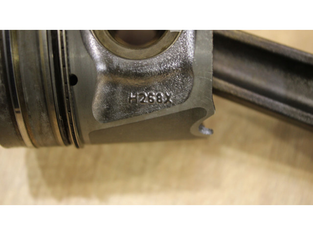 Поршень Jaguar XF X250