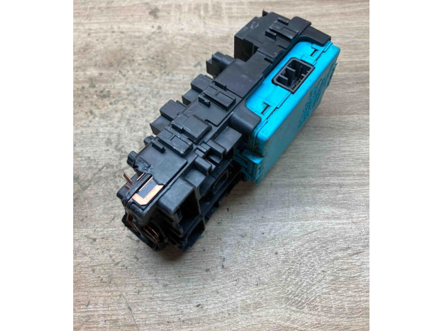 Блок предохранителей 2323006072, MR228760 Mitsubishi Colt