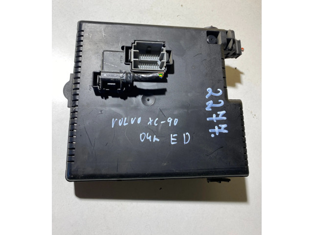 Блок предохранителей 8676391, 12217799   Volvo XC90    