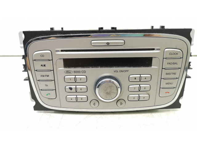 Радио/ проигрыватель CD/DVD / навигация