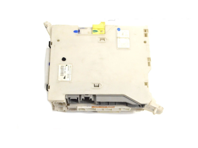   Pojistková skříňka 8273030B63   Lexus GS 300 350 430 450H 2009