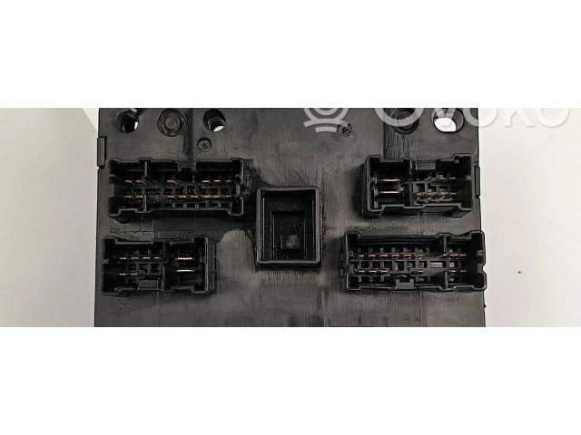 Pojistková skříňka 243502N300H Nissan Almera 2000