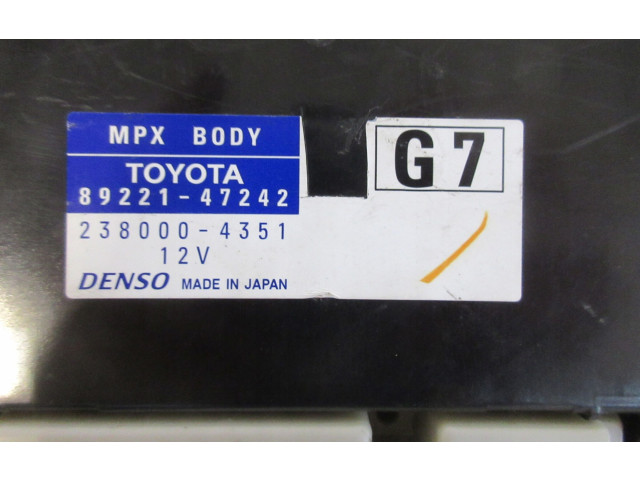 Pojistková skříňka Řídící jednotka BSM 8922147242 Toyota Prius+ (ZVW40) 2015