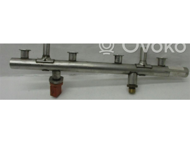 Топливная рампа Audi A4 Allroad B8