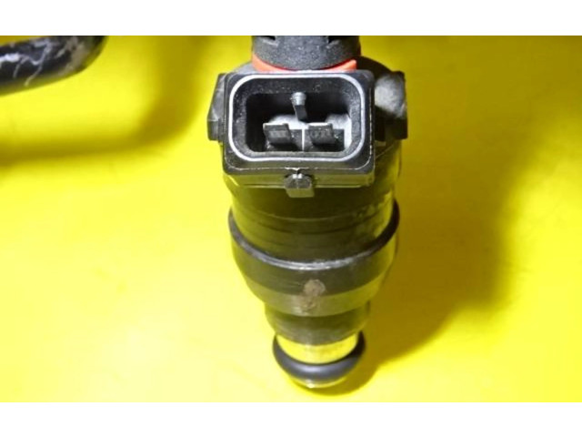 Vstřikovací lišta 1747406 BMW 7 E38 pro benzínový motor 3.5