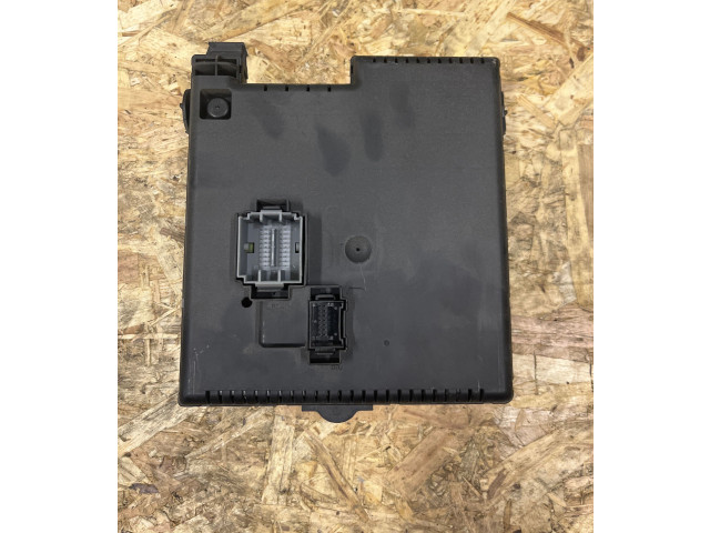 Блок предохранителей 8676391, 04W342   Volvo S60    