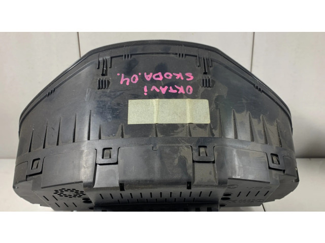 Панель приборов 1Z0920910D   Skoda Octavia Mk2 (1Z)       