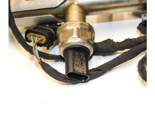 Топливная рампа 4M0857273A, 4M0857974A Audi Q7 4M для двигателя -