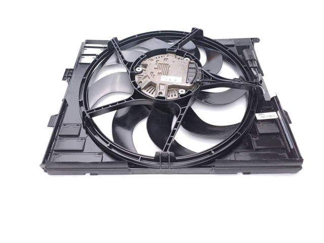 Вентилятор радиатора     7649150, 8626114    BMW i8 